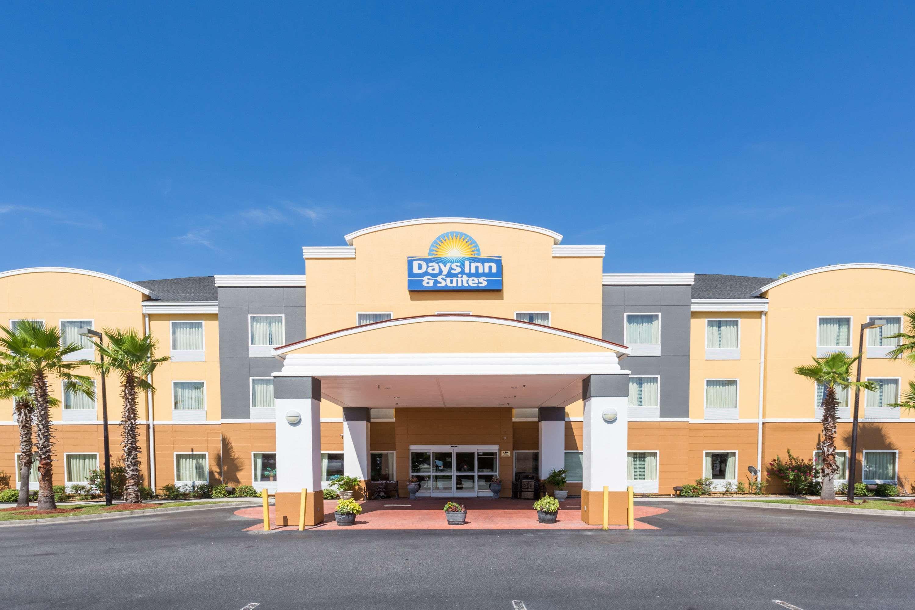 Days Inn & Suites By Wyndham Savannah North I-95 Port Wentworth Esterno foto