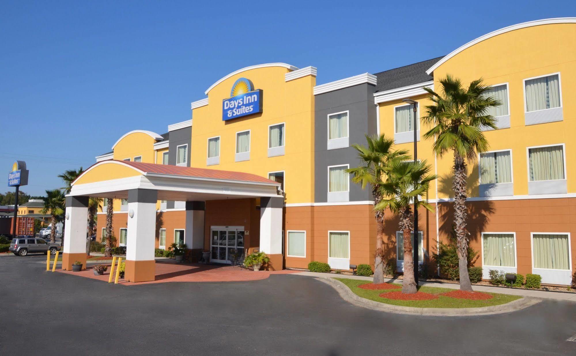 Days Inn & Suites By Wyndham Savannah North I-95 Port Wentworth Esterno foto