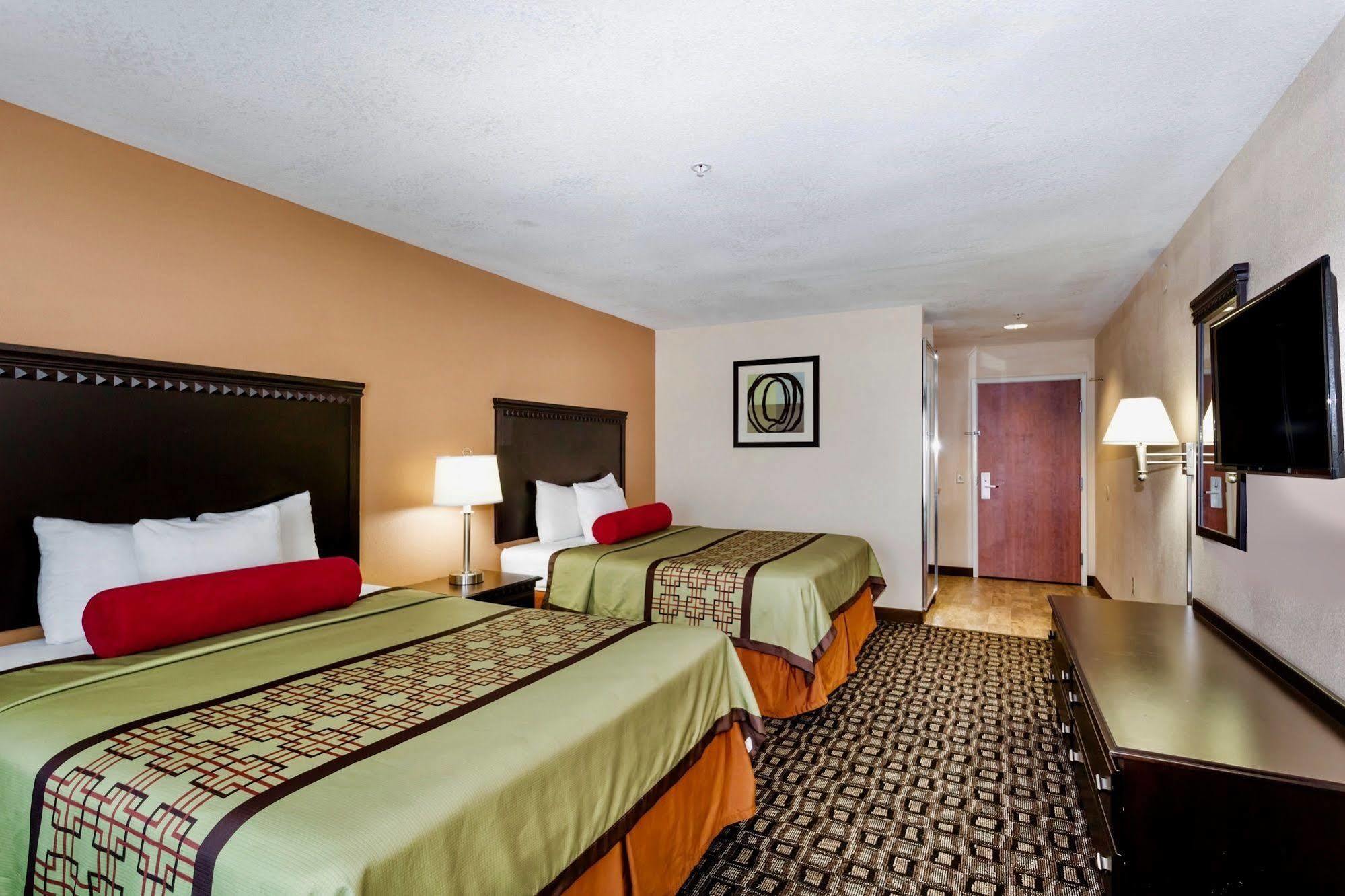 Days Inn & Suites By Wyndham Savannah North I-95 Port Wentworth Esterno foto