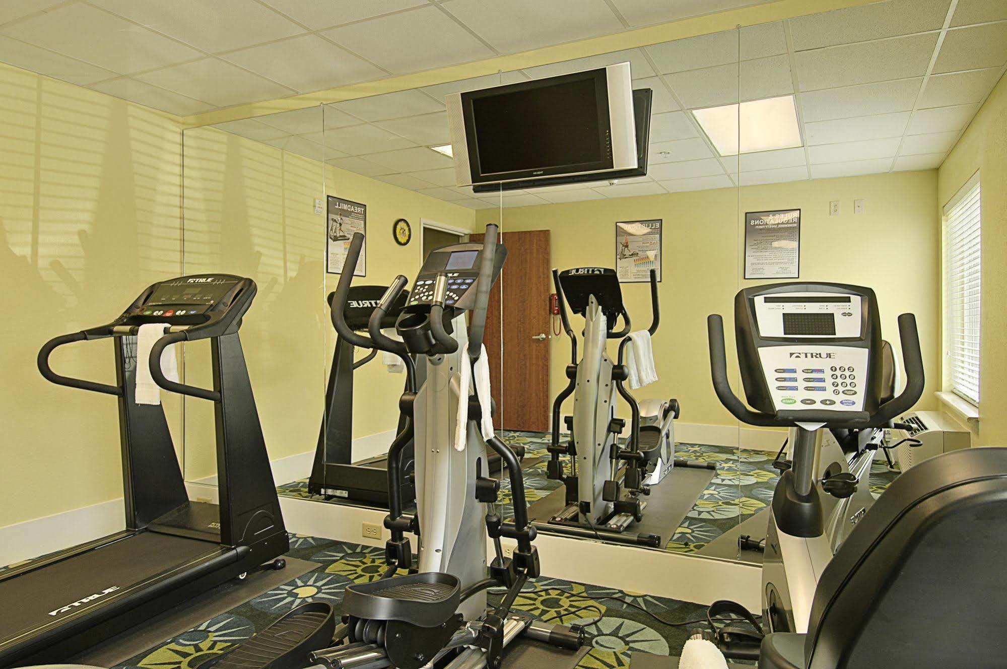 Days Inn & Suites By Wyndham Savannah North I-95 Port Wentworth Esterno foto